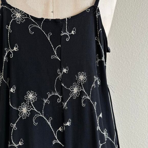 handmade black and white floral embroidery micro mini dress - Picture 4 of 8
